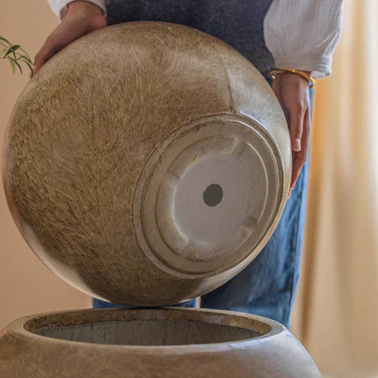 Round Magnesium Clay Planter: Beige / Medium