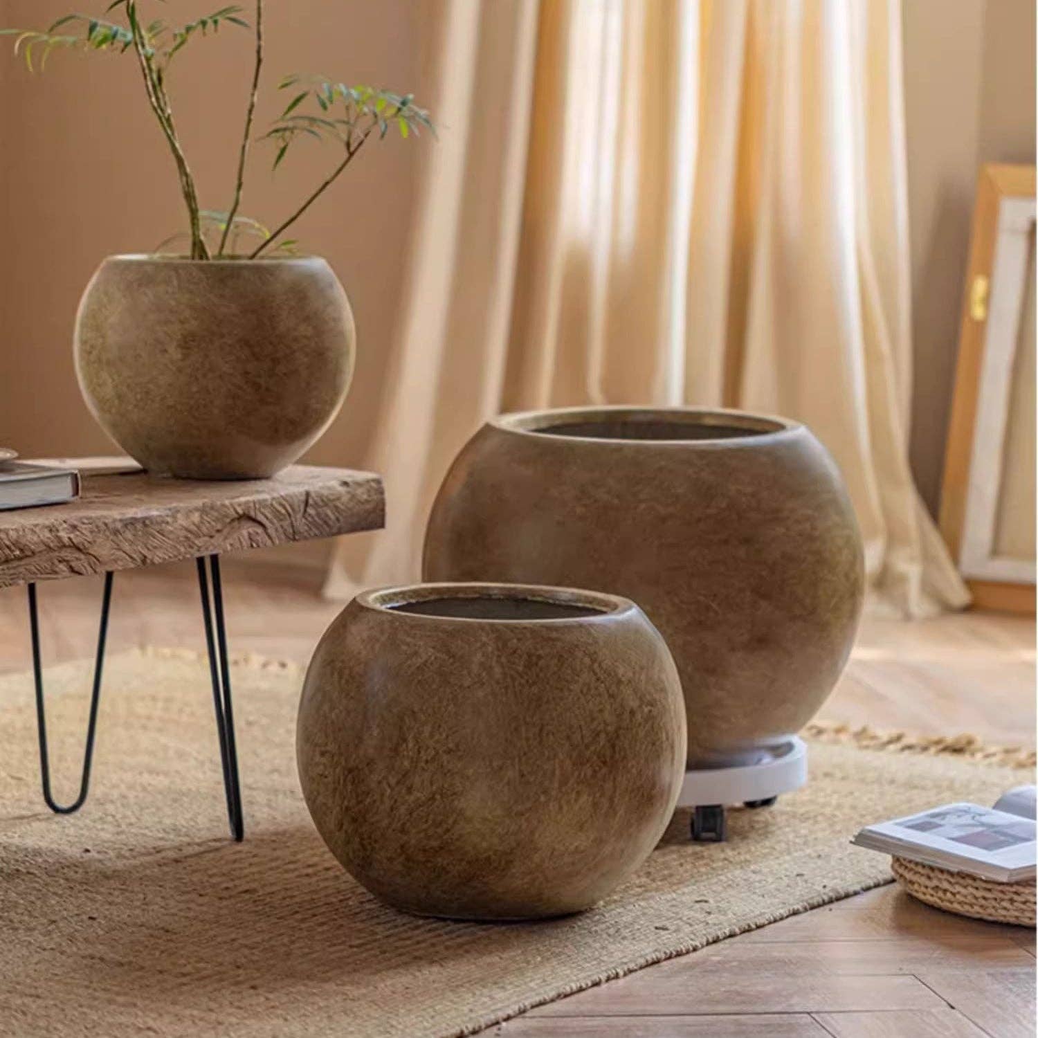 Round Magnesium Clay Planter: Beige / Medium