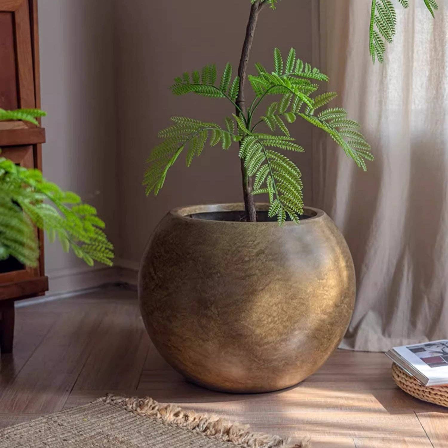 Round Magnesium Clay Planter: Beige / Medium