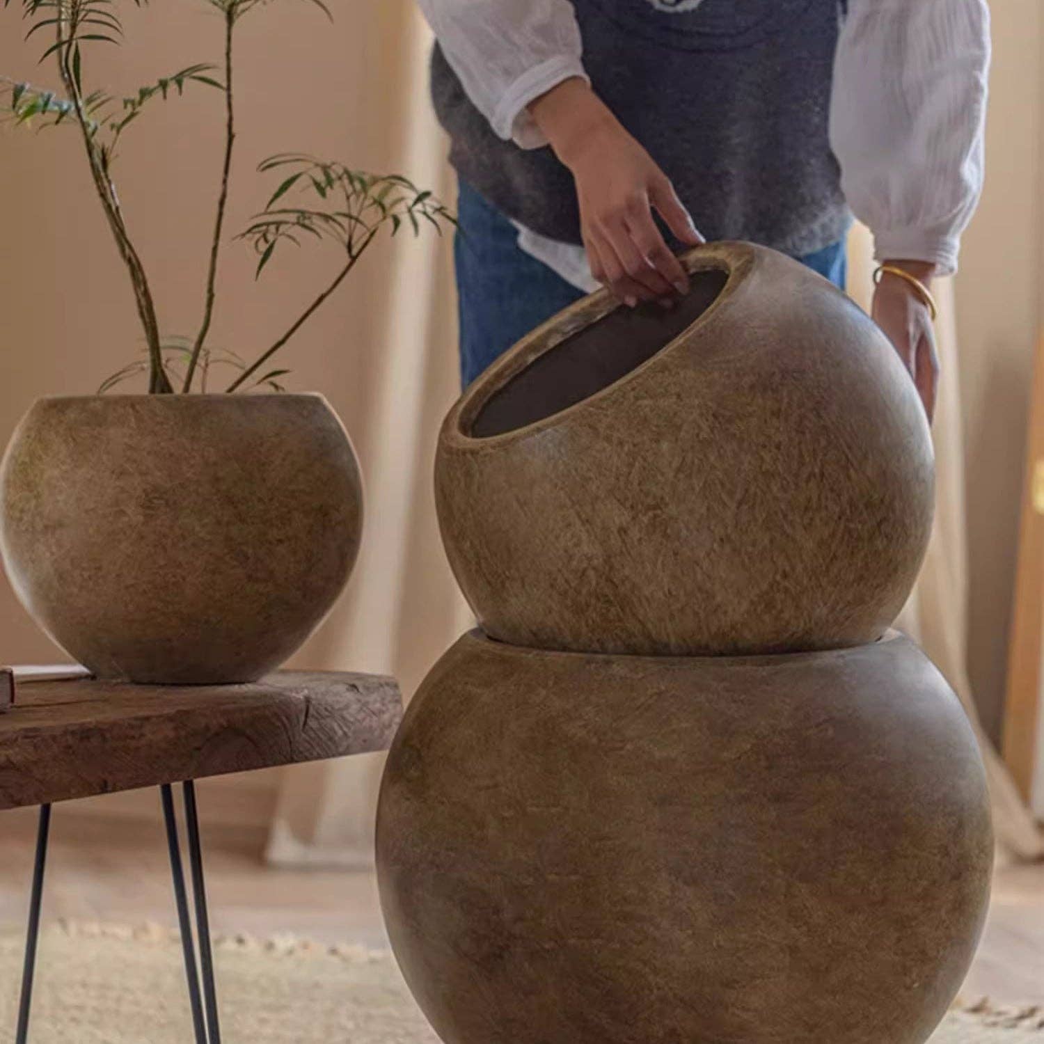 Round Magnesium Clay Planter: Beige / Medium