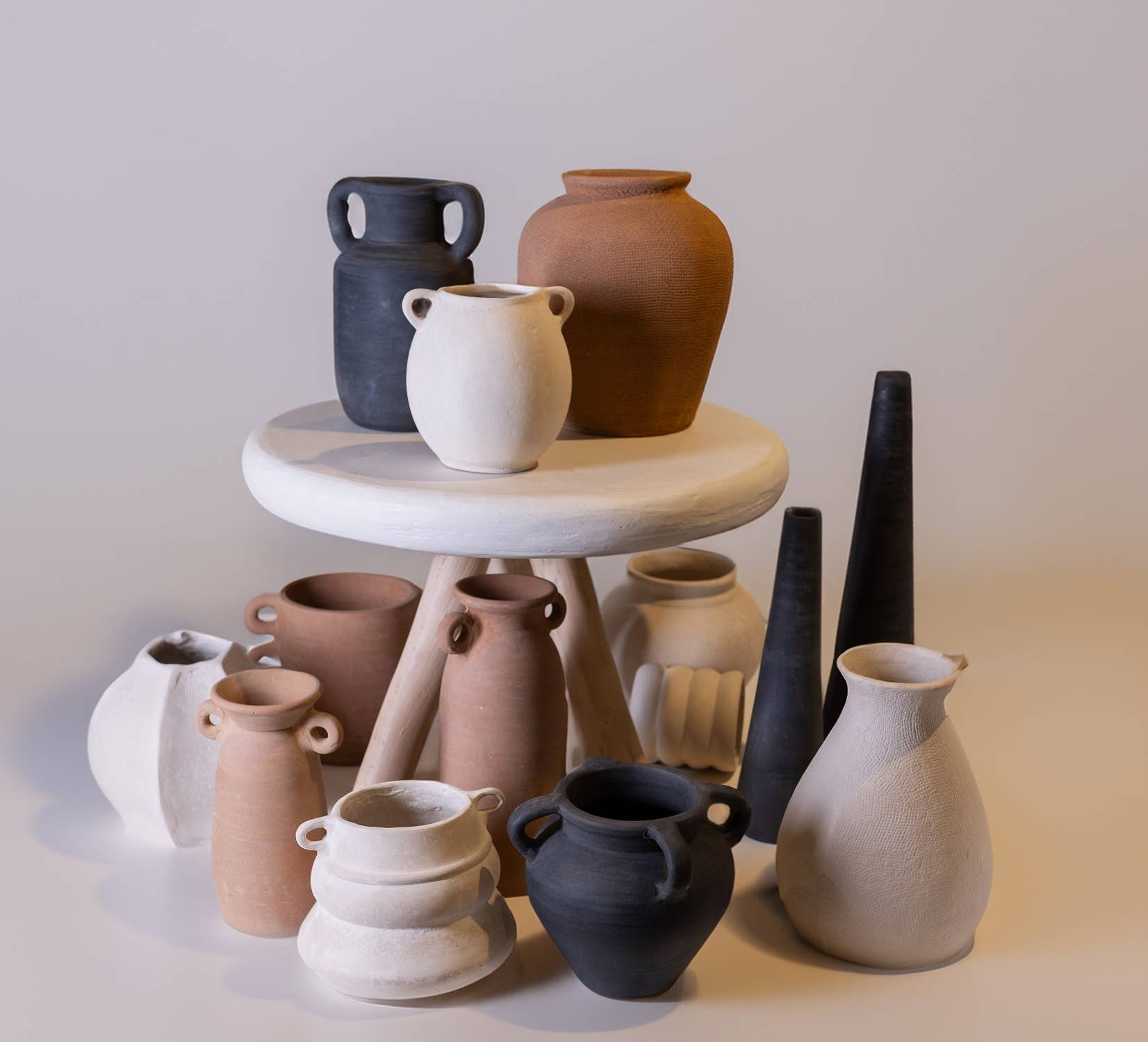 Raquel Natural Black Terracotta Vase, Dia 9.06"