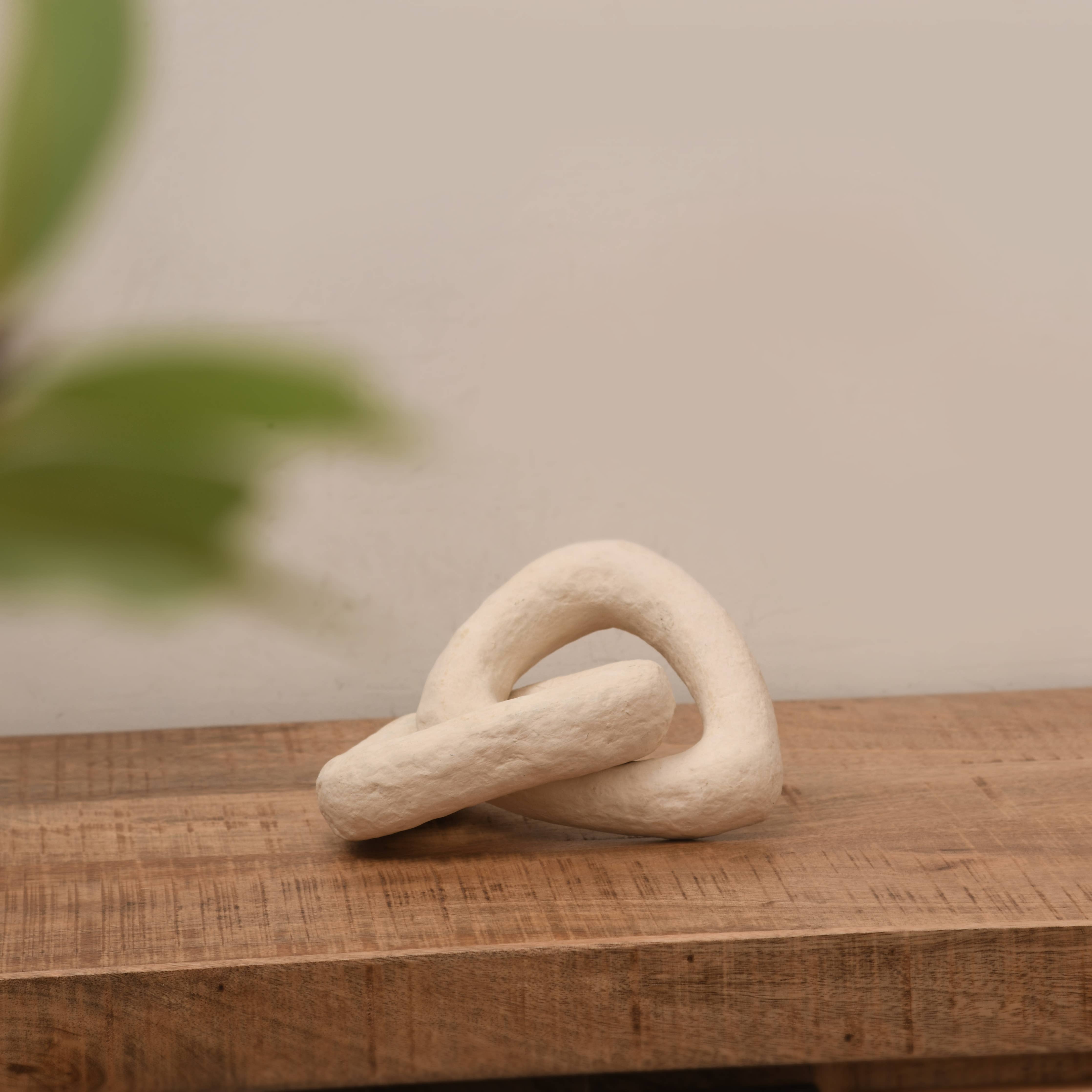 Paper Mache Chain Dia 6" & H 3": Off-white